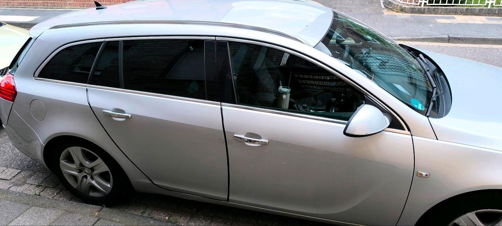 Opel Insignia 2011 — салон