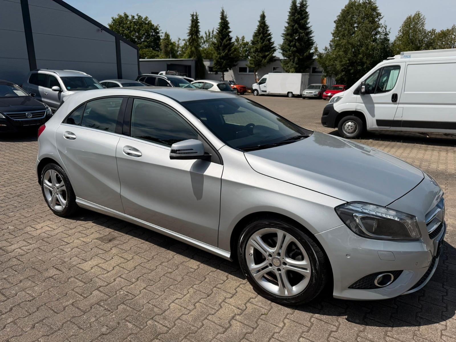 Mercedes-Benz A220 Automatik Bi-Xenon Navigation SHZ PDC ACC