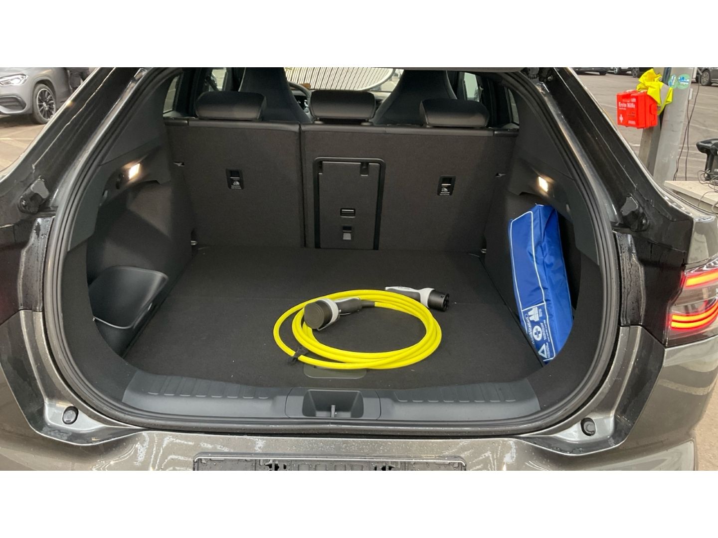 Fahrzeugabbildung Ford Capri 210 kW RWD Premium Tempomat Kamera Navi