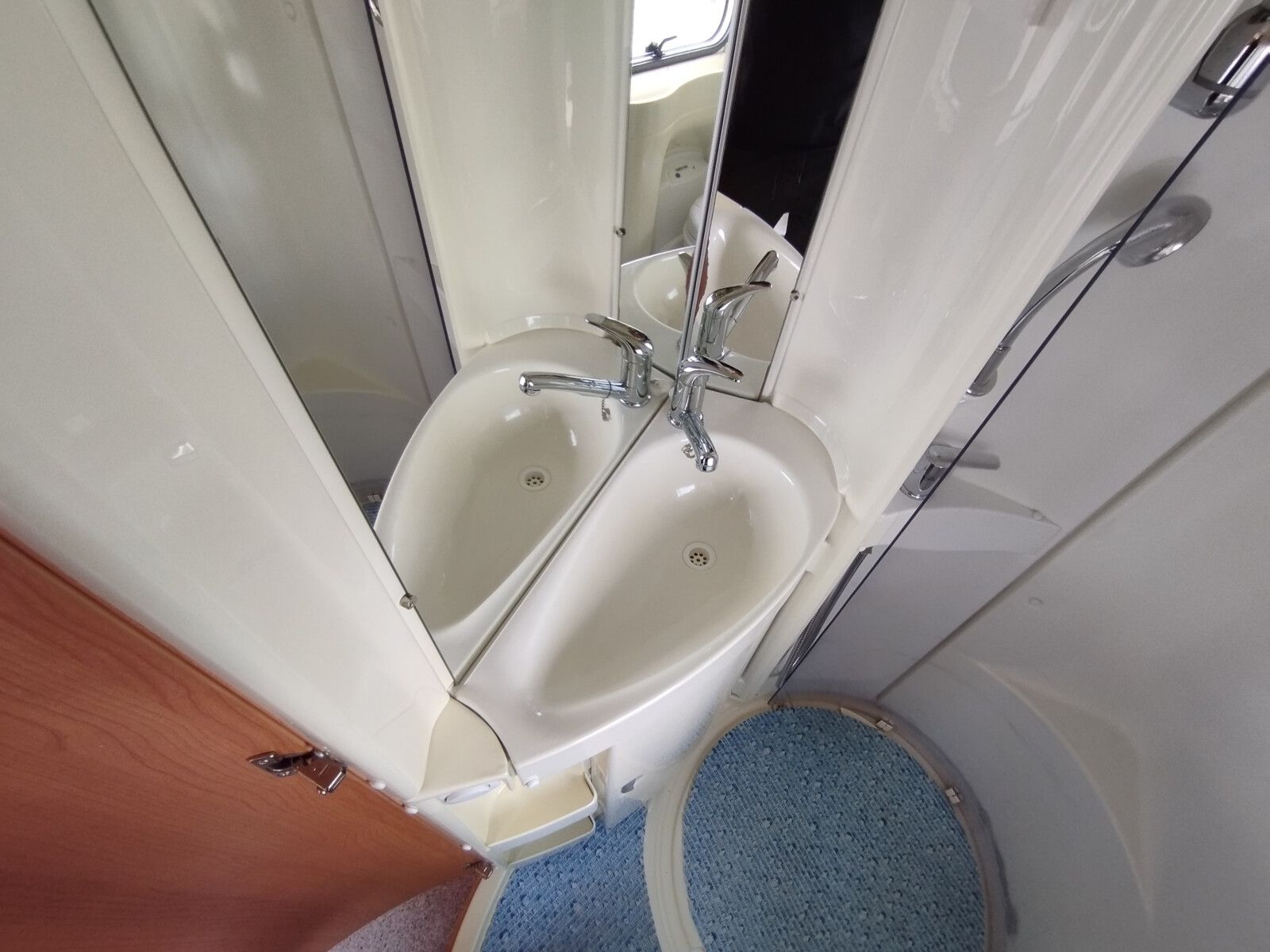 Fahrzeugabbildung Knaus Sun Traveller SunTR 550 D SAT, Markise, RK