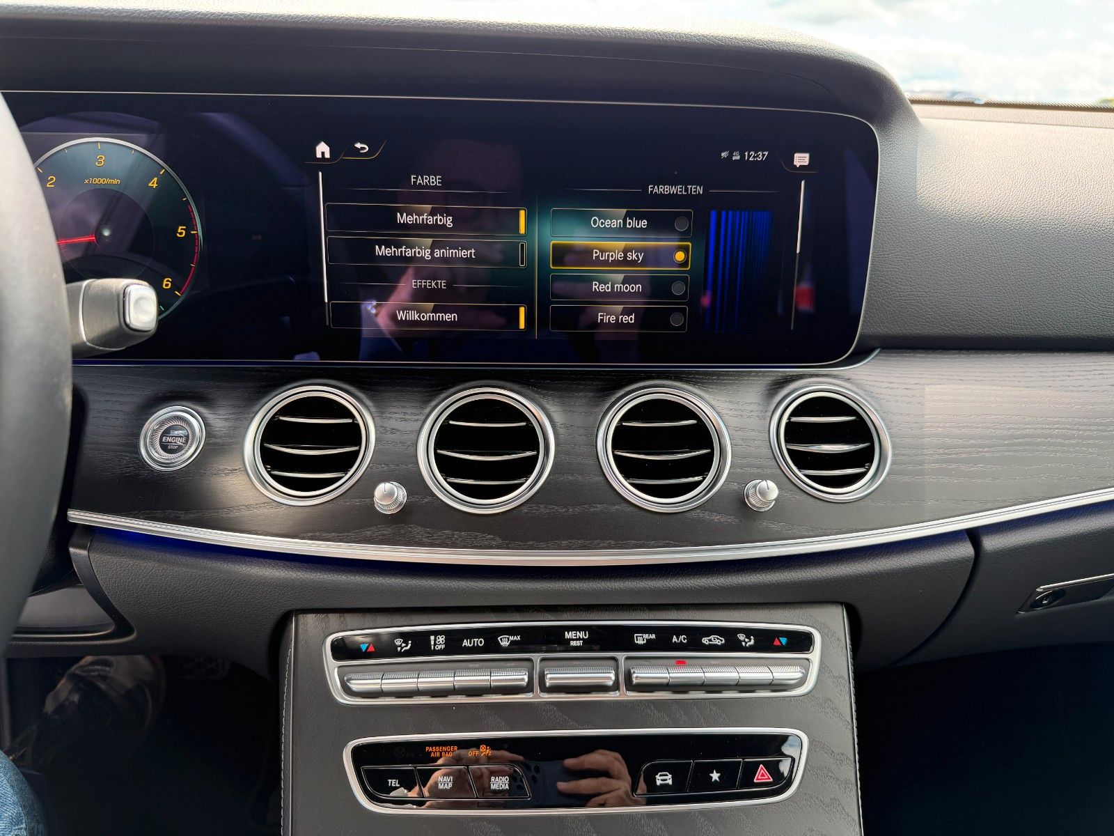 Fahrzeugabbildung Mercedes-Benz E 220 d Avantgarde Night+Burm+Pano+Memory+ILS