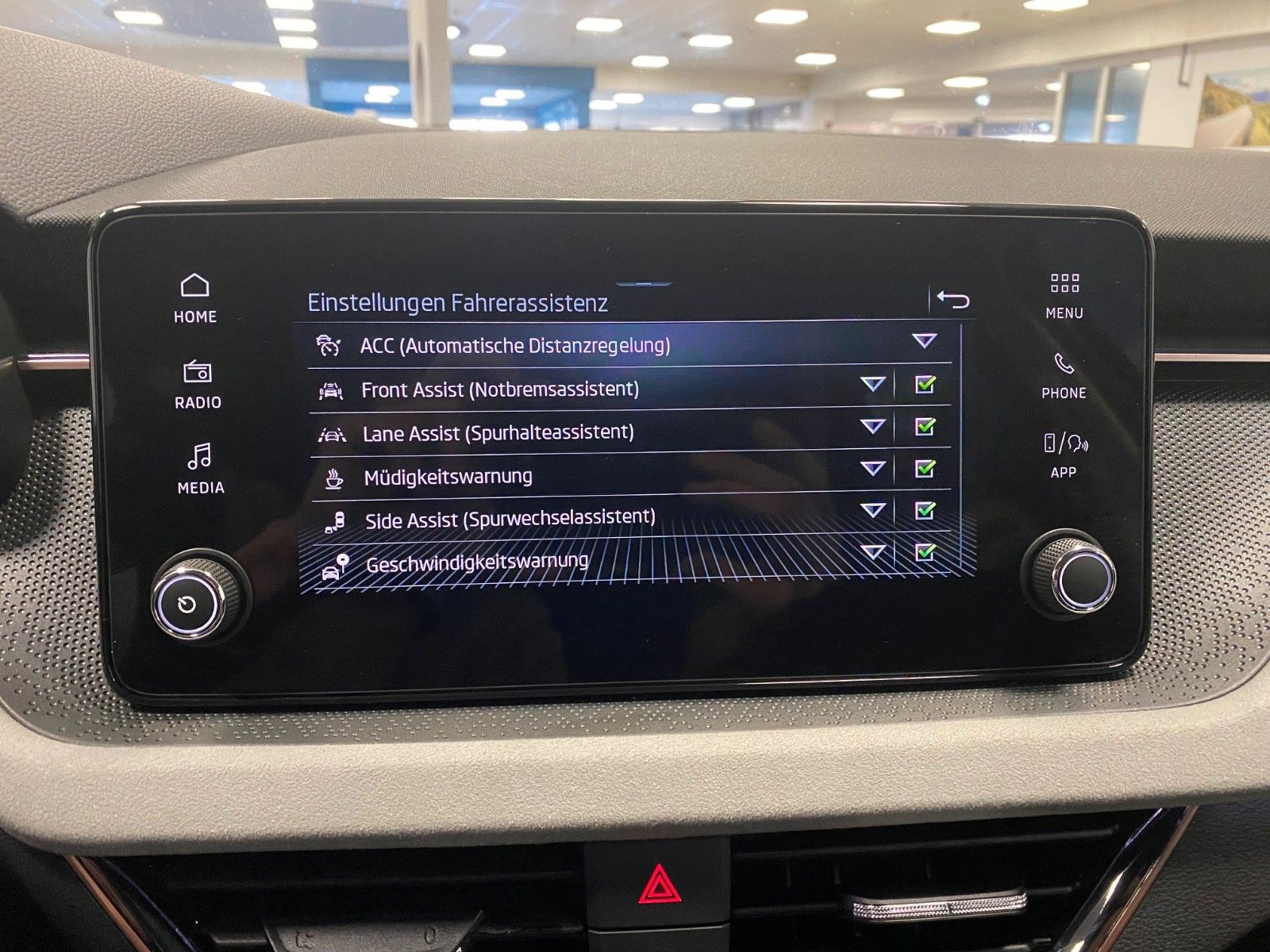 Fahrzeugabbildung SKODA Kamiq 1.0 TSI 85kW DSG Selection ACC+elek.Heck