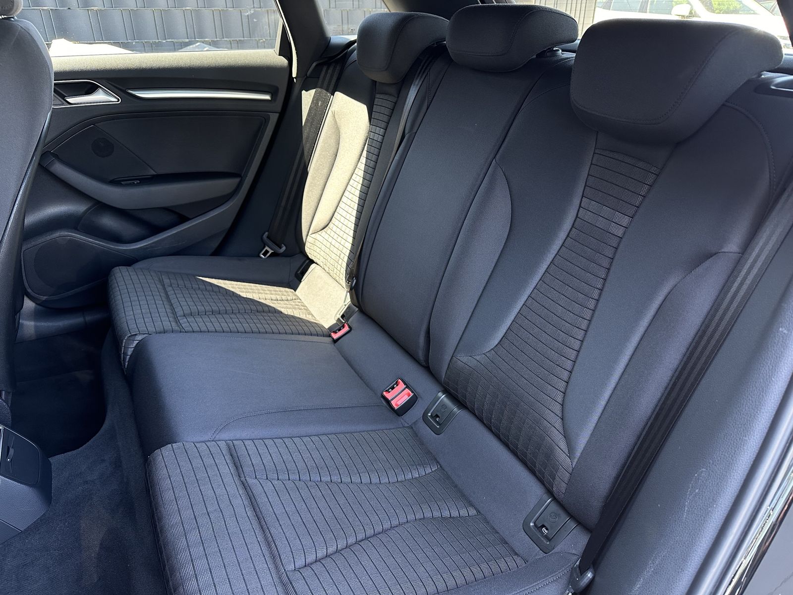 Fahrzeugabbildung Audi A3 SpB 35 TFSI S-Line Black NAV+LED+AHK+DIGDISPL