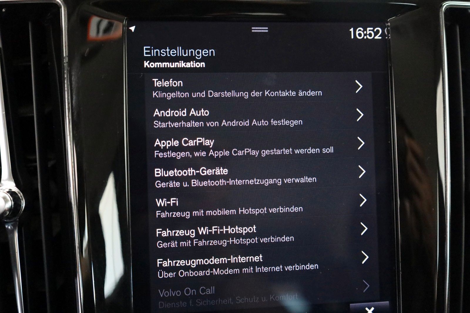Fahrzeugabbildung Volvo V60 Kombi Momentum Pro TLeder,Navi,LED,PDC,Apple