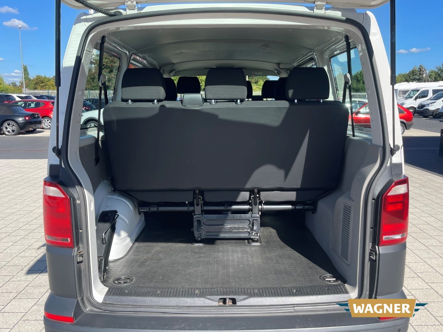 Fahrzeugabbildung Volkswagen T6 Caravelle Kombi EcoProfi 2.0 TDI 9 Sitzer