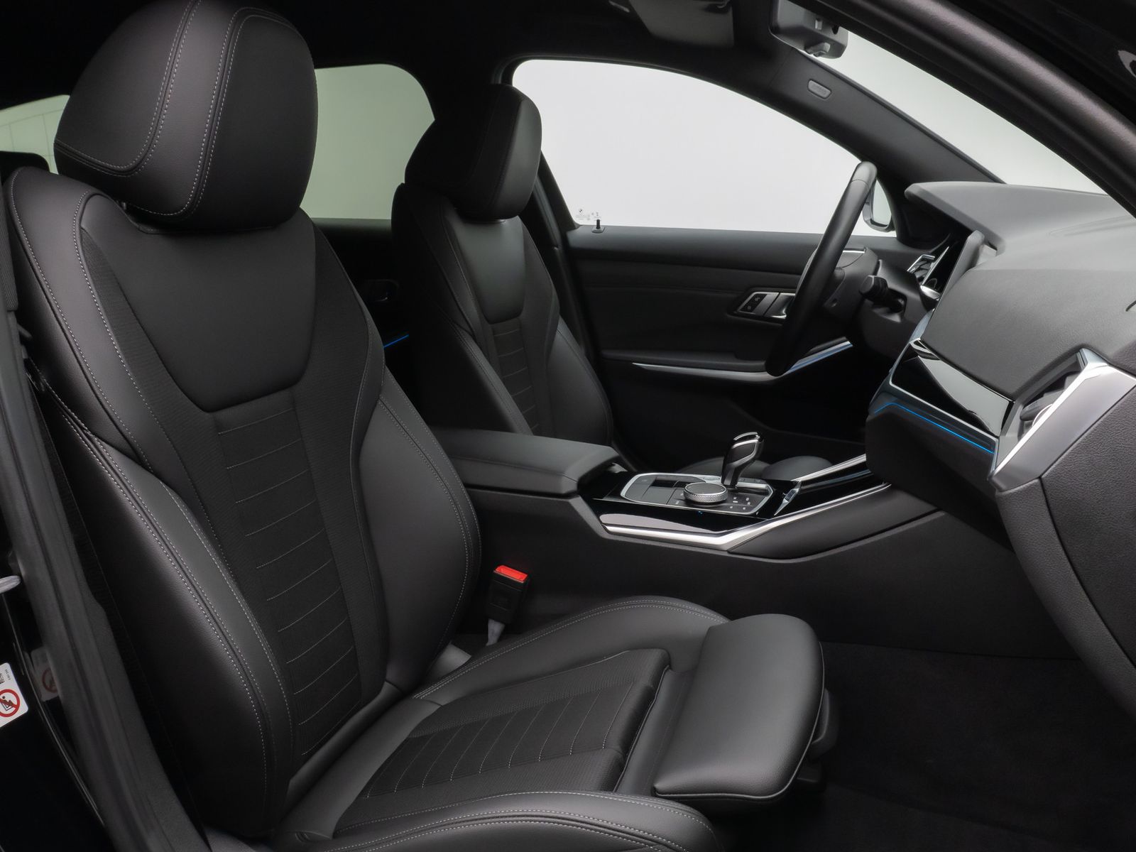 Fahrzeugabbildung BMW 330e xD SportLine Laser HUD DAB HiFi Komfort PDC