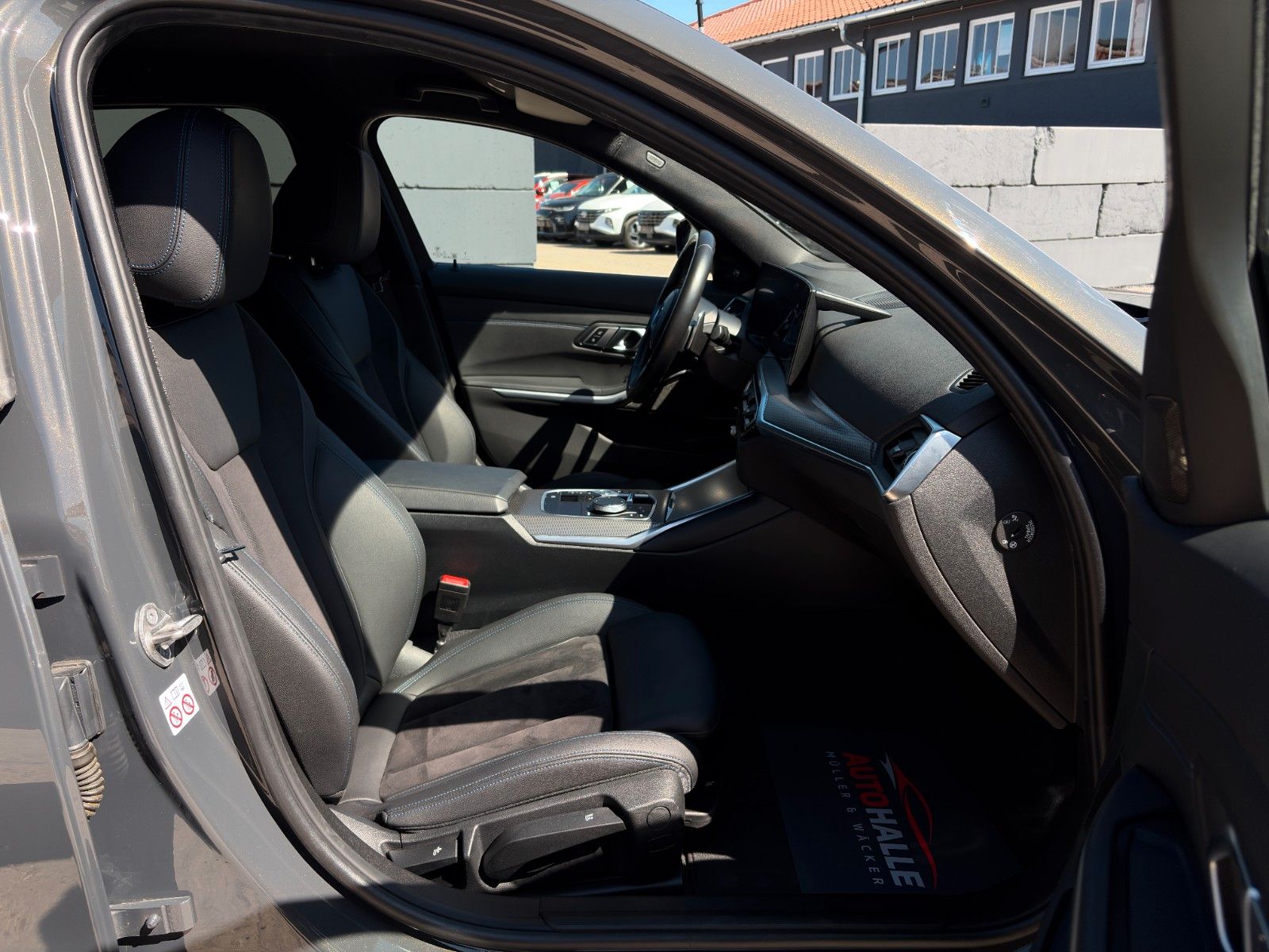 Fahrzeugabbildung BMW 320e Touring M Sport Aero Laser Akustik HUD H&K