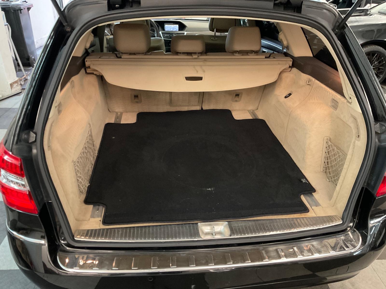 Mercedes-Benz E220 2011 — photo 27