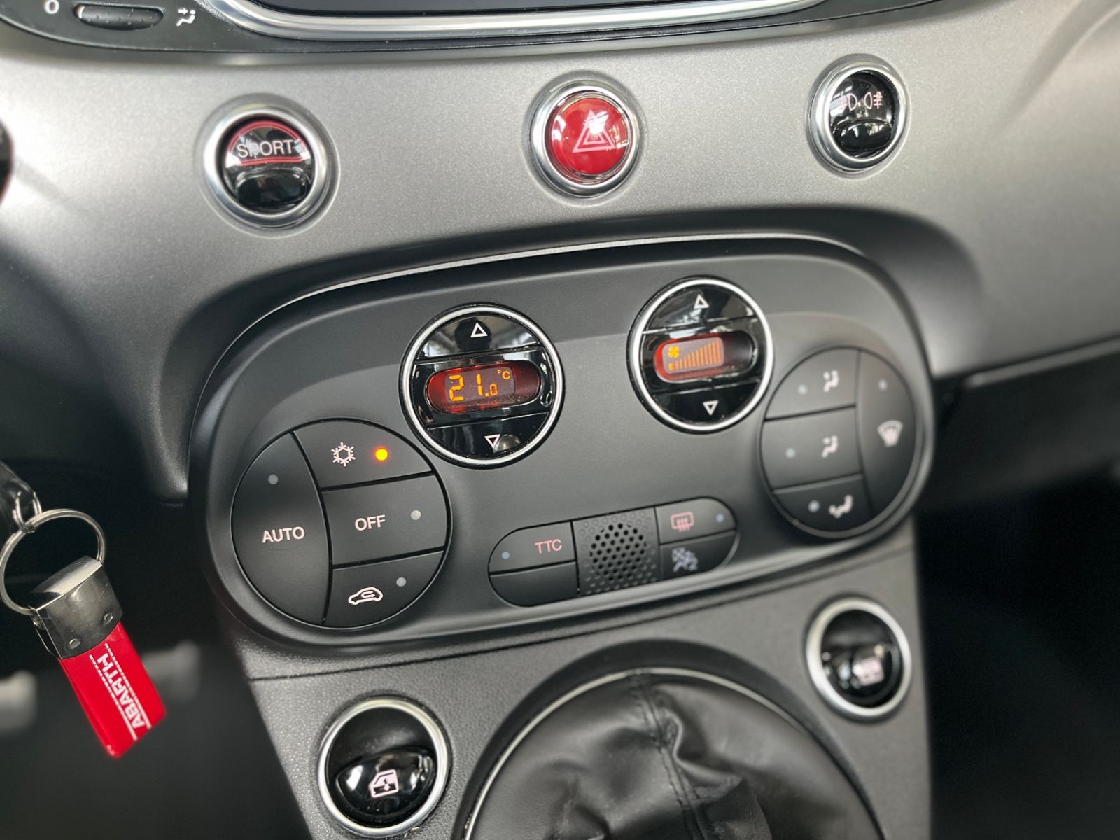 Fahrzeugabbildung Abarth 595C Turismo Sitzheizung XEN NAV LEDER PDC