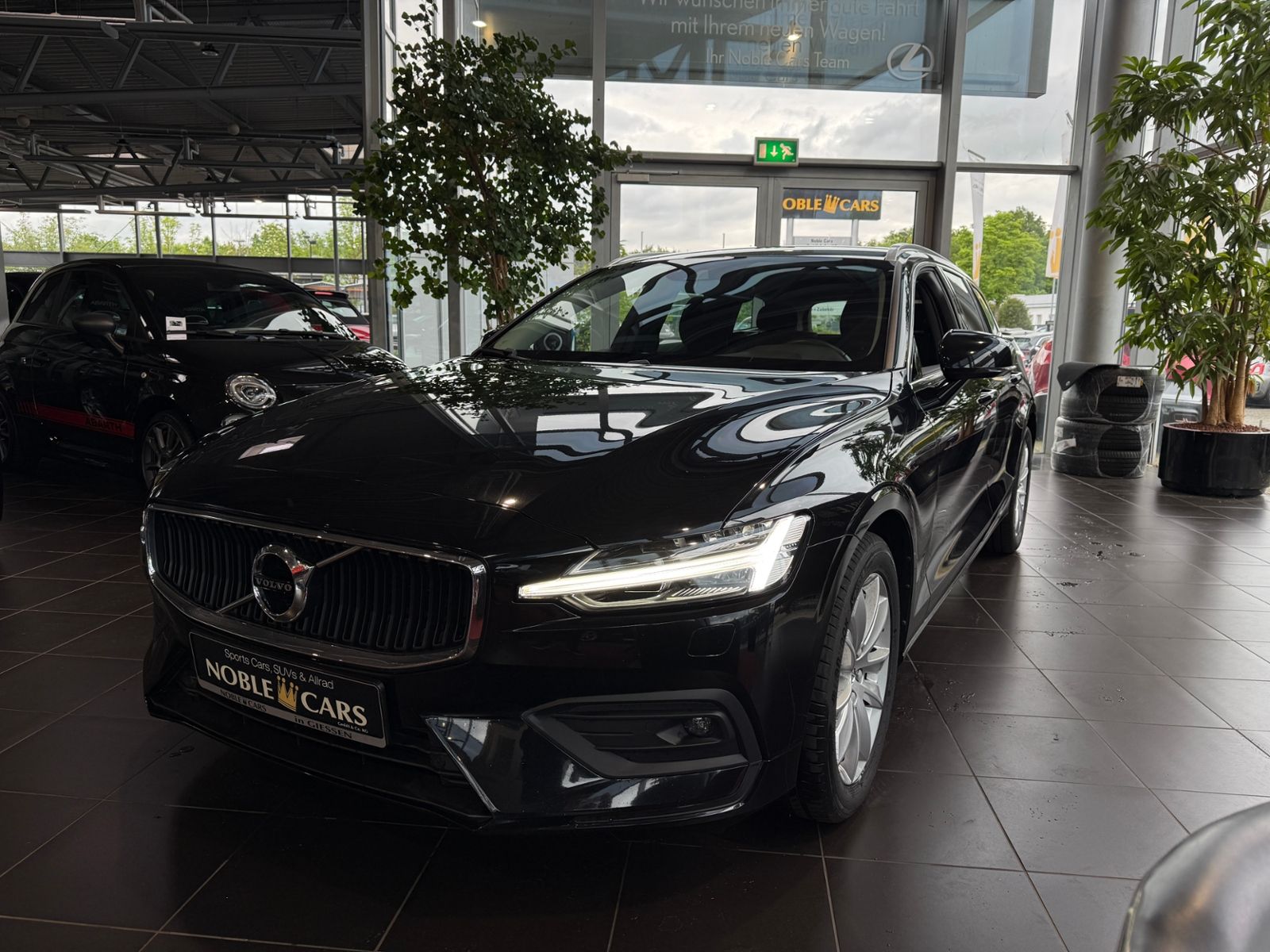 Fahrzeugabbildung Volvo V60 Kombi Momentum Pro ACC BLIS LED