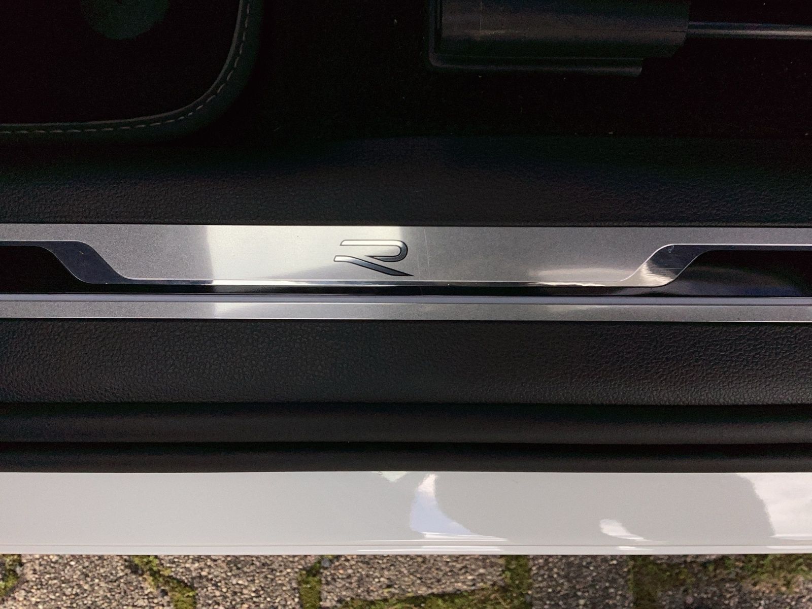 Fahrzeugabbildung Volkswagen Tiguan TSI R-Line DSG 4M Matrix AHK Navi AID ACC