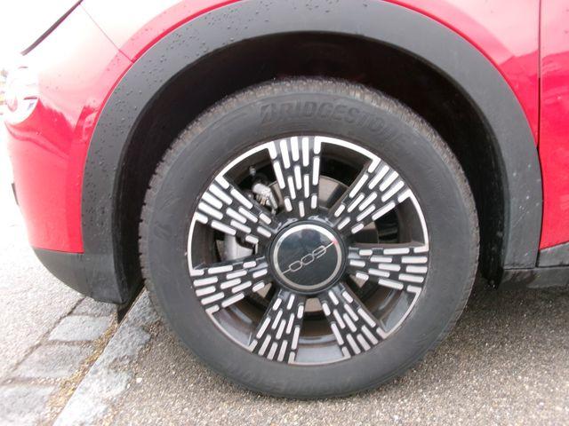 Fiat 600 e W Red Uconnect LED ACC AUT KlimaA PDC