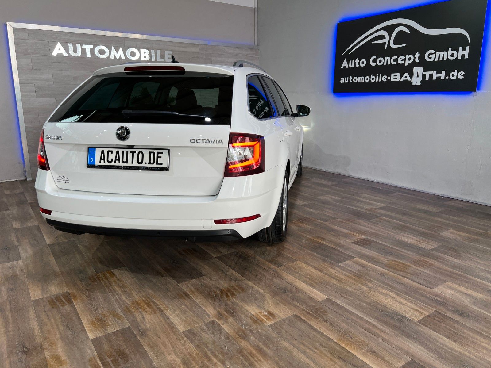 Fahrzeugabbildung SKODA Octavia Combi Premium Edition *Leder*Kamera*LED