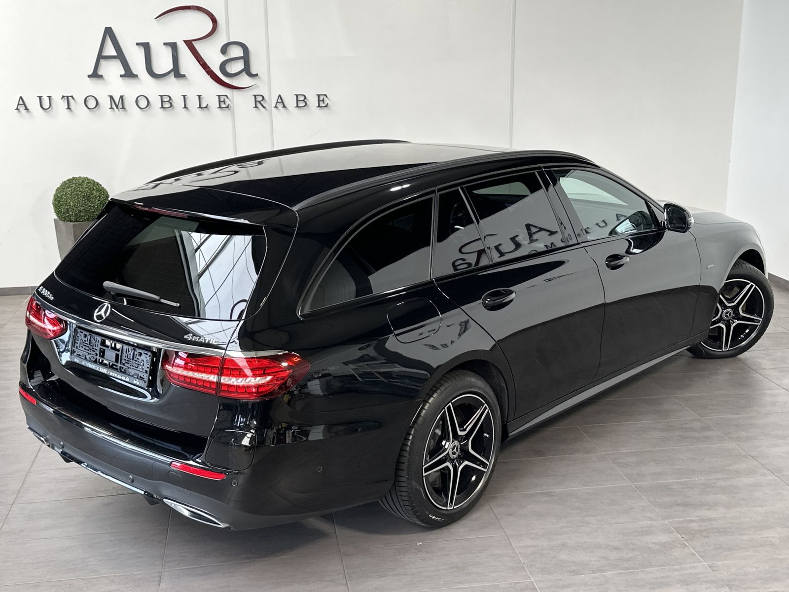 Fahrzeugabbildung Mercedes-Benz E 300de T 4Matic AMG-Line NAV+LED+AHK+PANO+WIDE