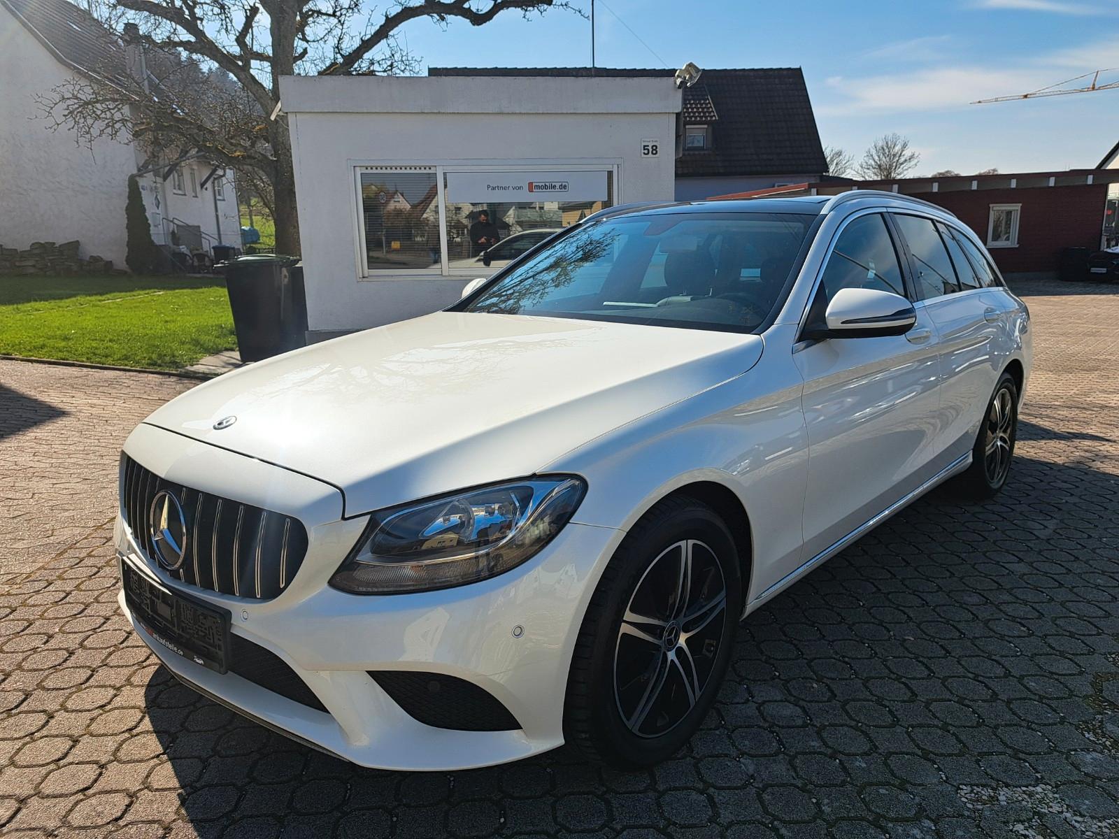 Mercedes-Benz C 200 T-Modell Avantgarde*PDC*CARPLAY*PANORAMA*