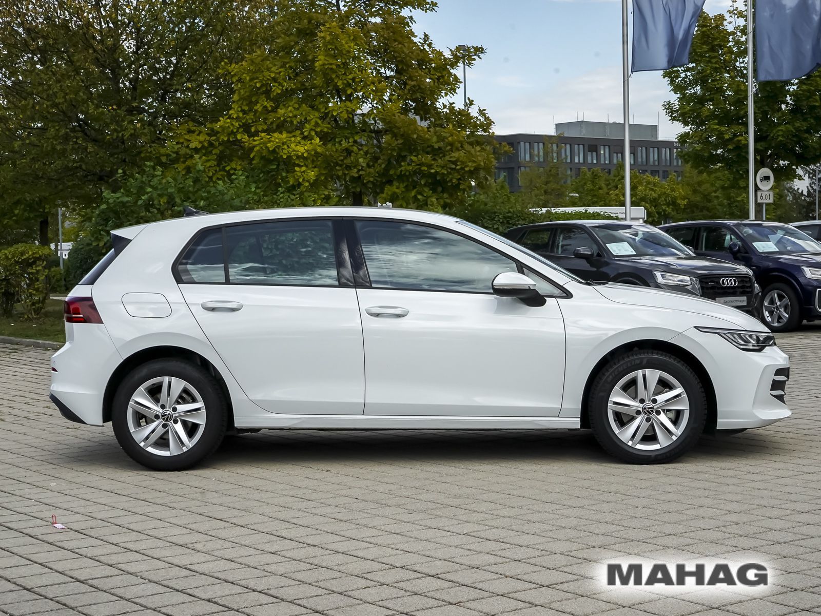 Volkswagen Golf VIII Life 1.5 eTSI LED ParkPilot RearView A foto 5