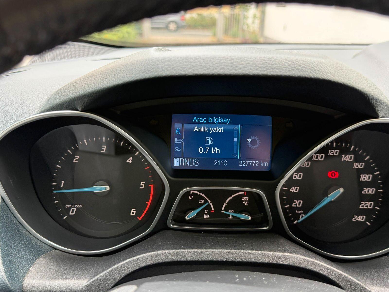 Ford Grand C-MAX 2012 — photo 12