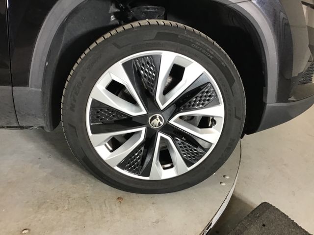 Fahrzeugabbildung Skoda Karoq Selection 1.5 TSI DSG/ACC/SHZ/SmartLink