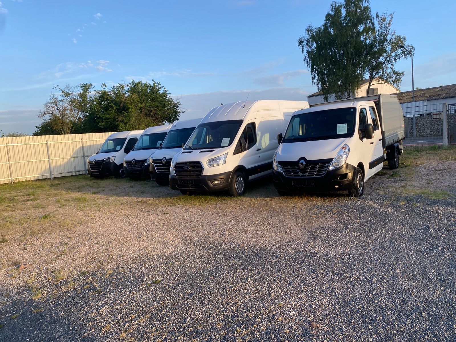 Fahrzeugabbildung Renault MasterIII DoKaDreiseitenkipper,1Hd,Klima,AHK,Kam