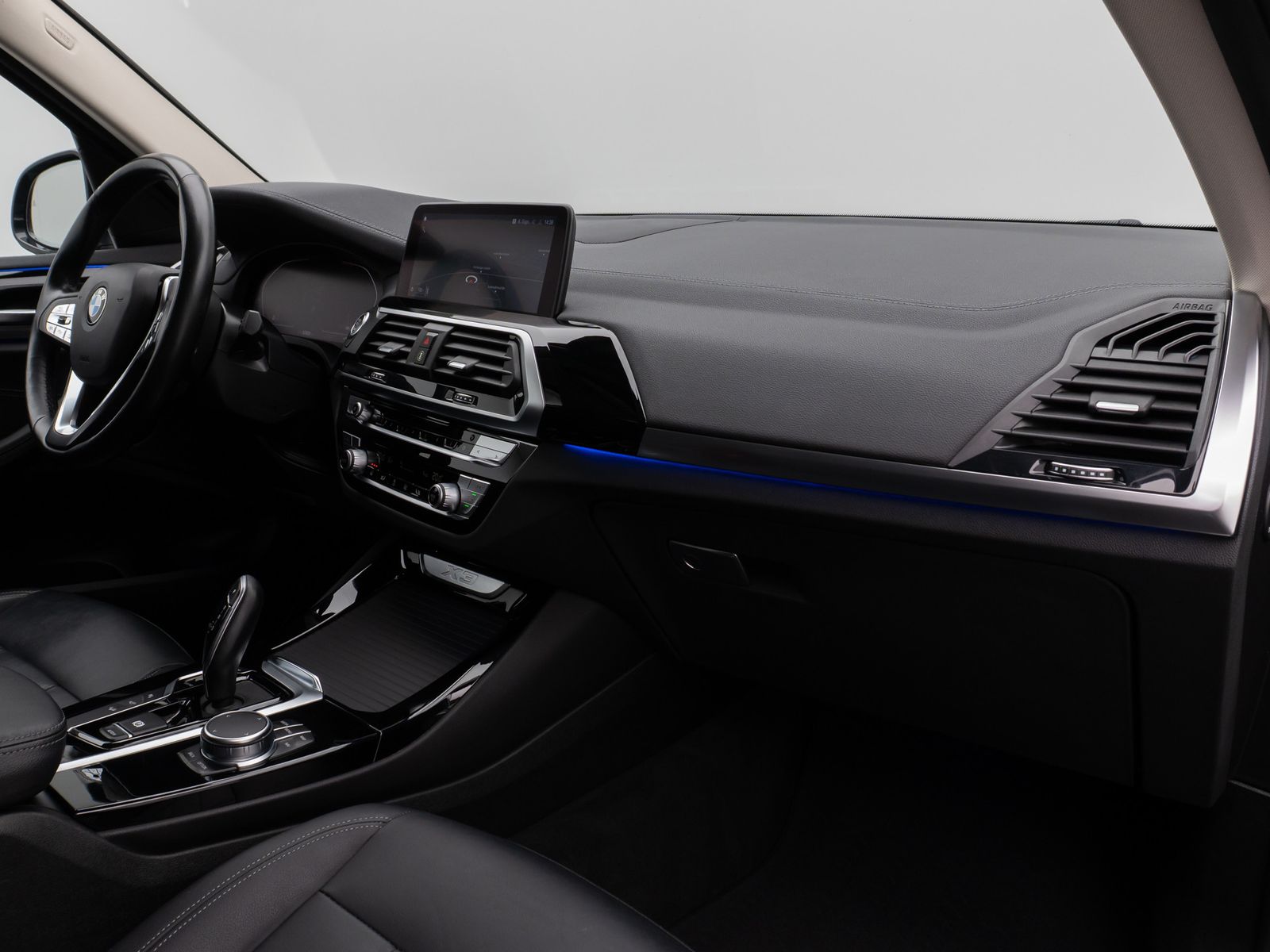 Fahrzeugabbildung BMW X3 xD30d LuxuryLine 360°HUD DAB HiFi AHK Komfort