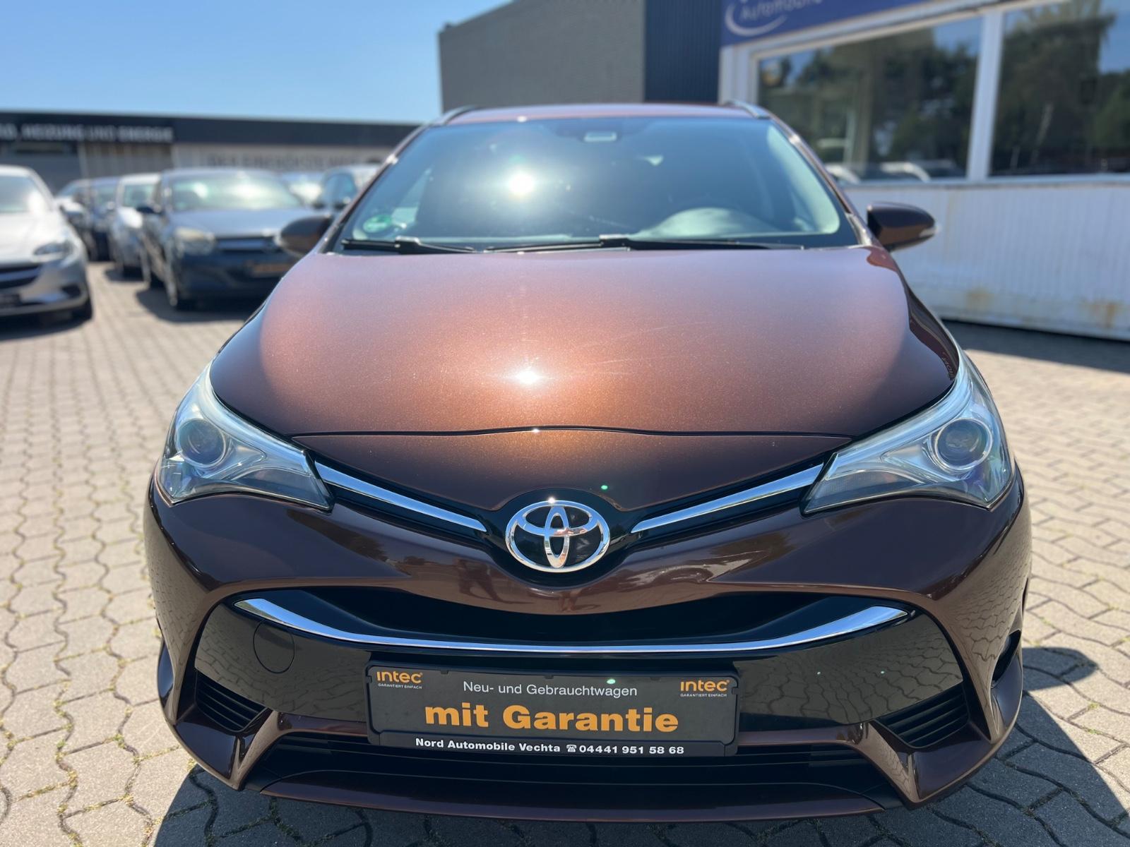 Toyota Avensis 2015 — photo 10