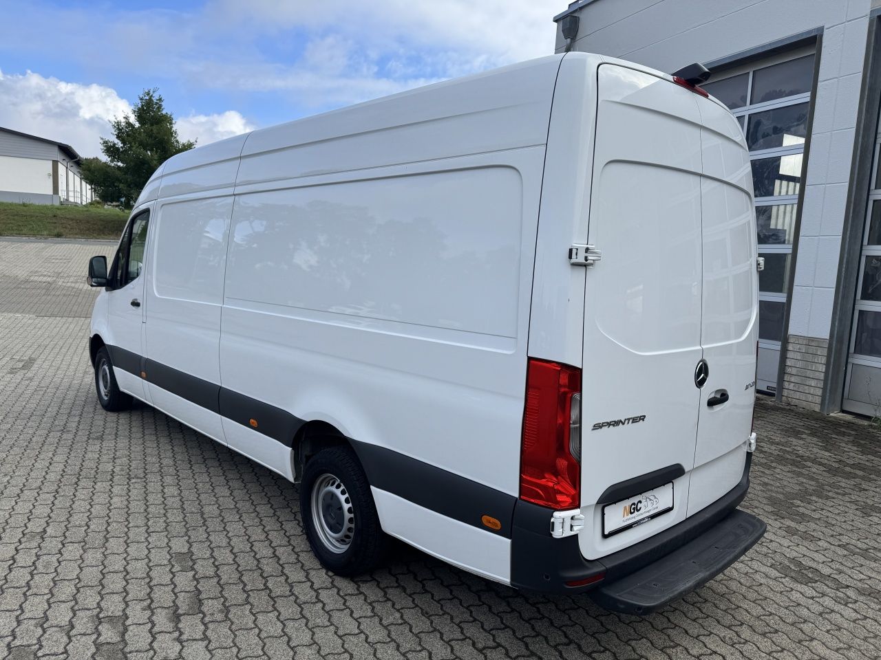 Fahrzeugabbildung Mercedes-Benz Sprinter 317 CDI KA Maxi L3H2 Klima*Kamera*Tempo