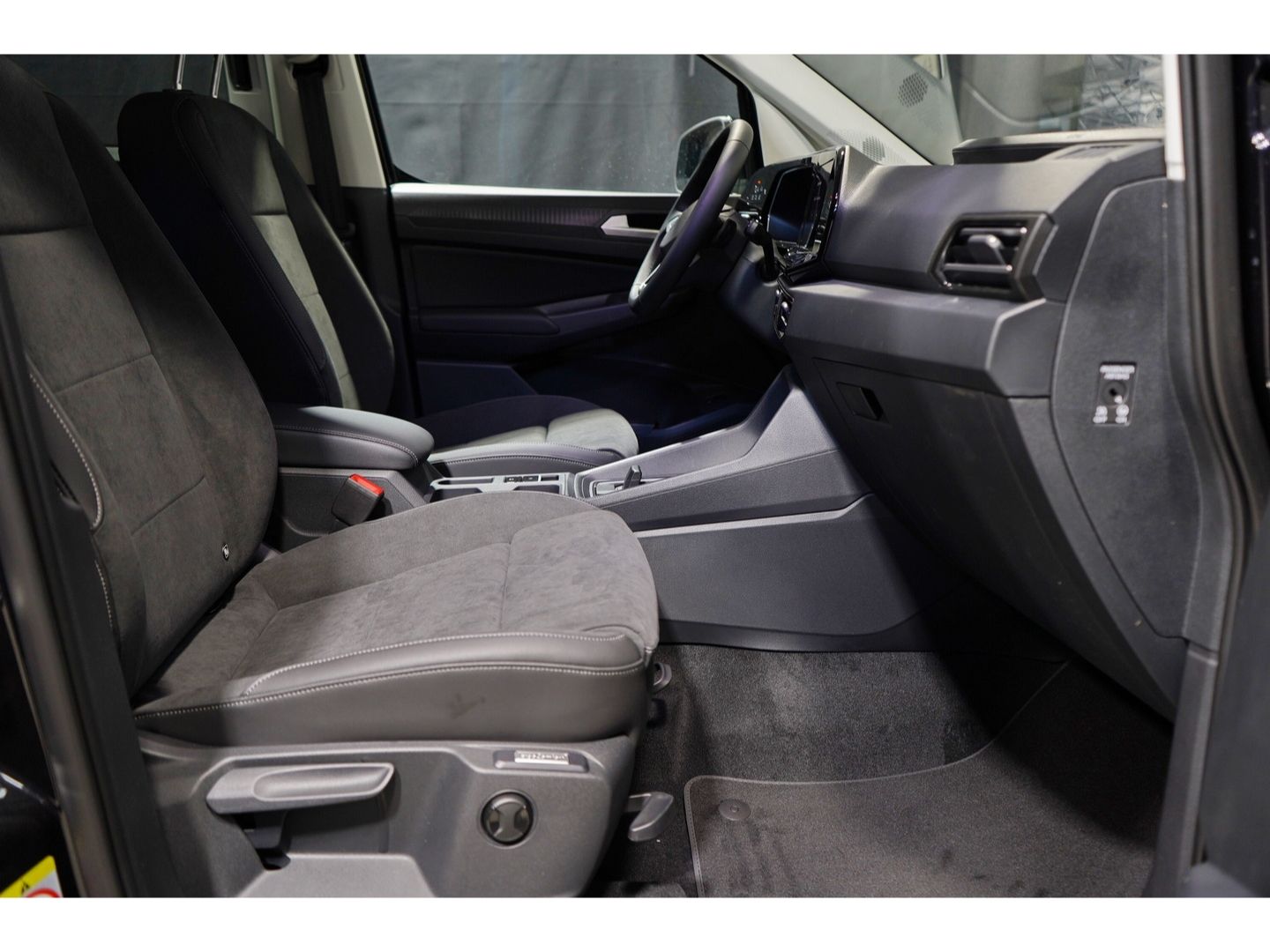 Volkswagen Caddy Maxi DarkLabel eHybrid 7 Sitzer Pano Kamer foto 5