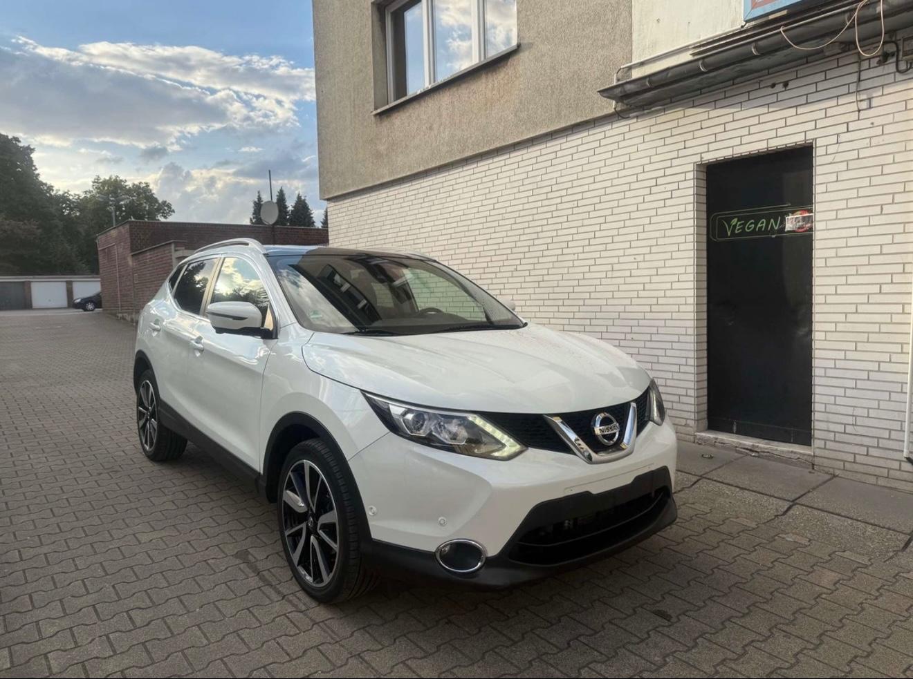 Nissan Qashqai Tekna TÜV BIS 10.26  GETRIEBE PROBLEM