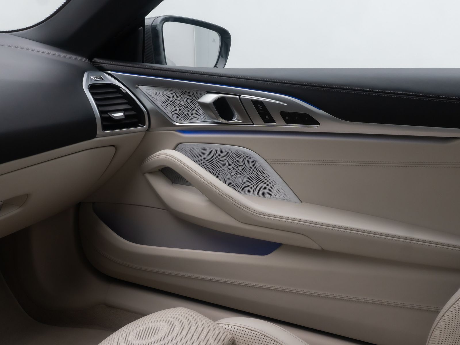 Fahrzeugabbildung BMW 840d xD Cabrio Individual B&W SoftClos HUD VOLL