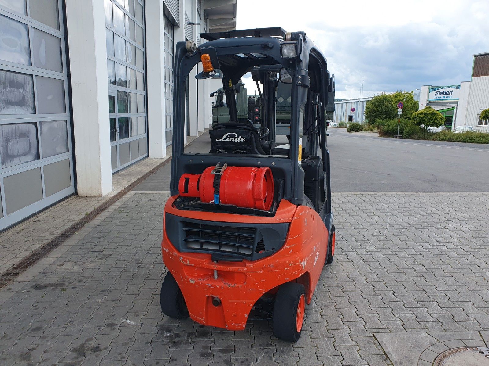 Fahrzeugabbildung Linde H16 T-01 / 4,6m /  nur: 3.260h / Gas / SS