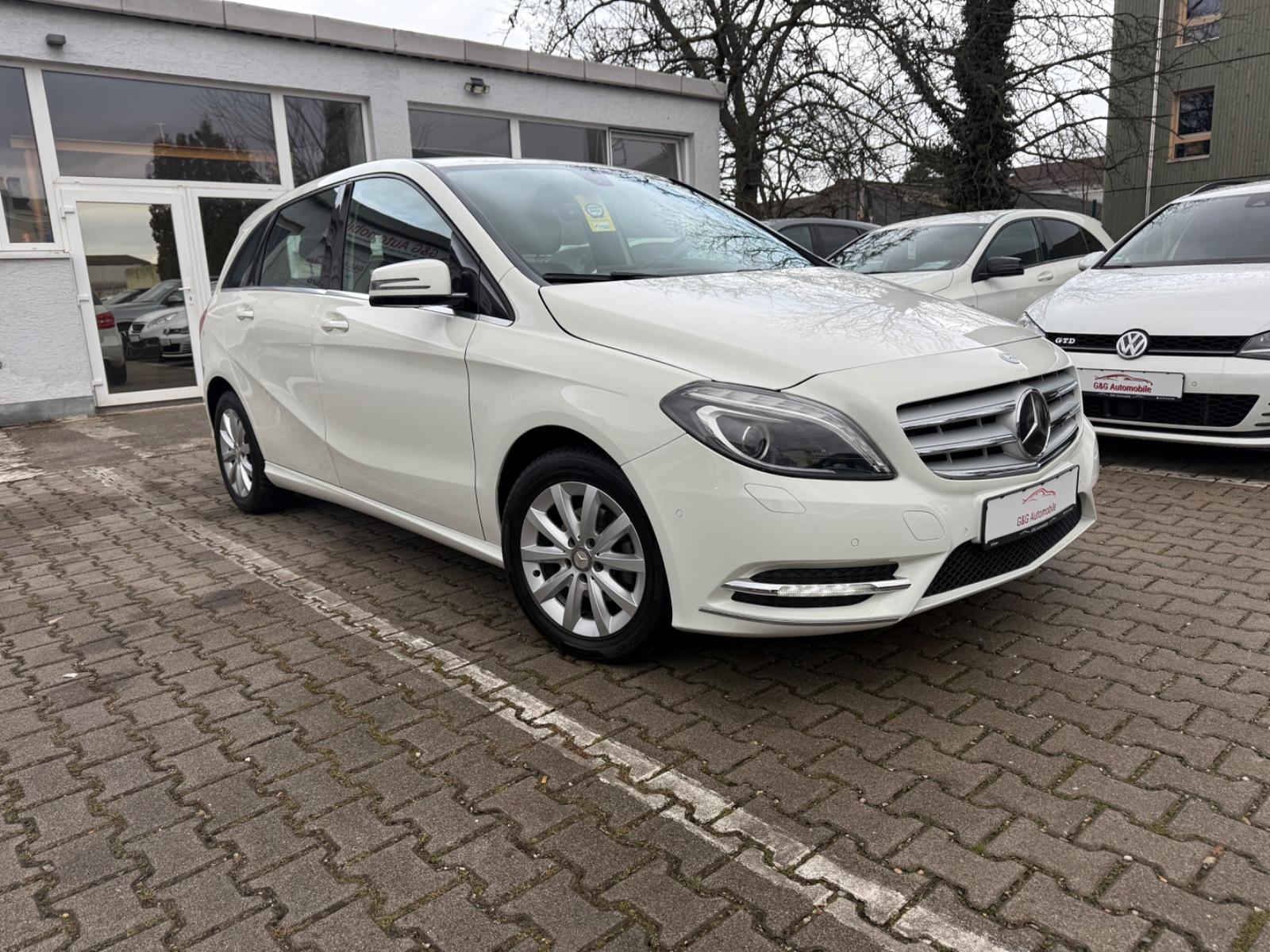 Mercedes-Benz B 180 AUT*BI-XEN*LED*NAVI*SHZ*TEMPO