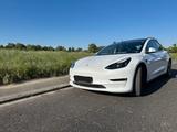 Tesla Model 3 Allradantrieb mit Dualmotor Long Ran...