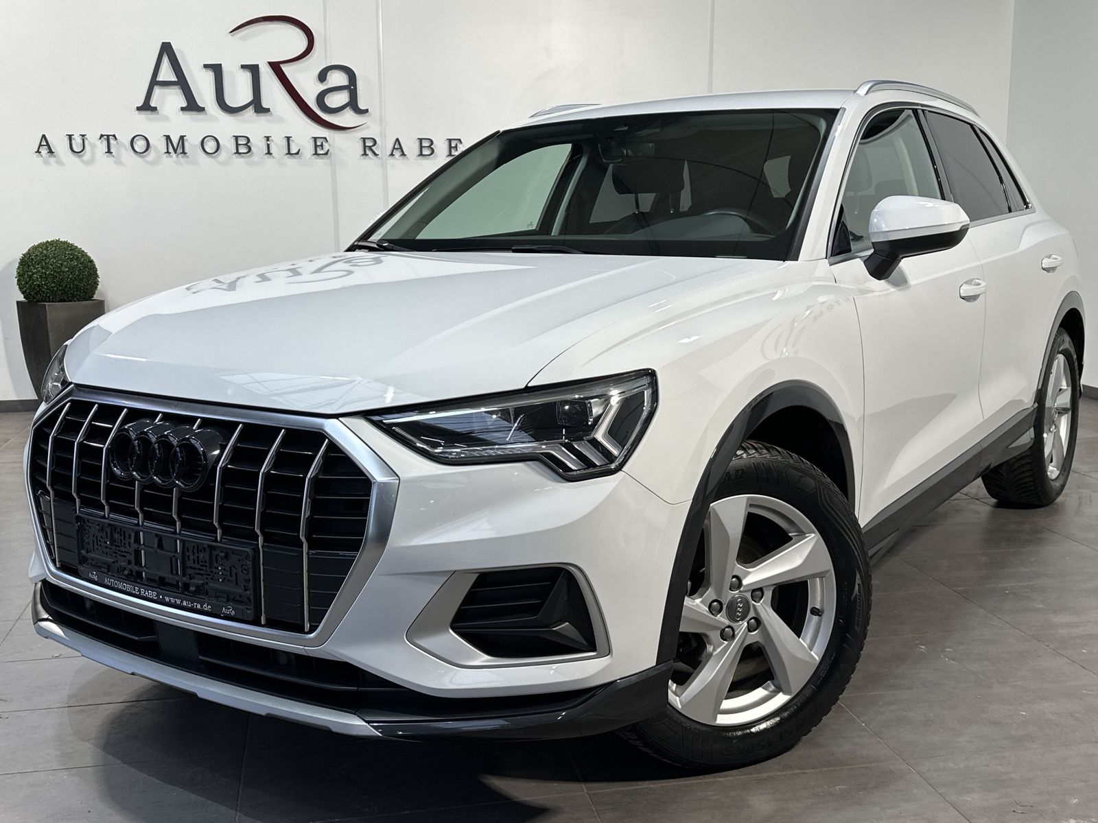 Fahrzeugabbildung Audi Q3 35 TFSI Advanced NAV+LED+SHZ+APS+VCOCK+18ZOLL