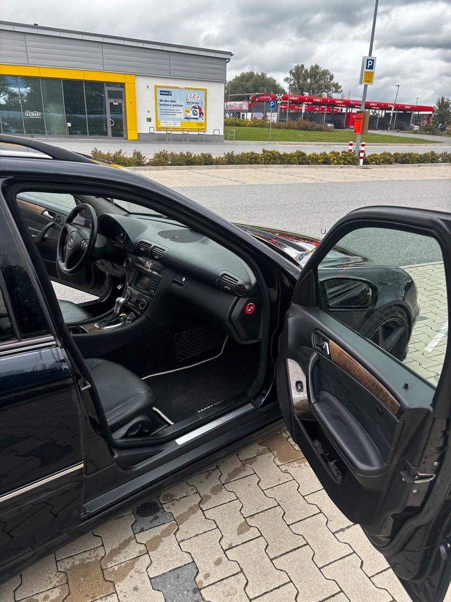 Mercedes-Benz C320 2005 — photo 10