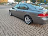 BMW E65 740i V8 - BMW 740 aus 2005: 740i