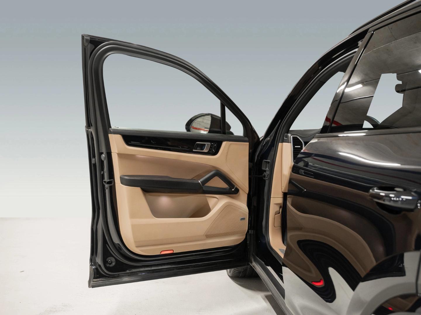 Porsche Cayenne Platinum Edition InnoDrive Surround View, миниатюра 19