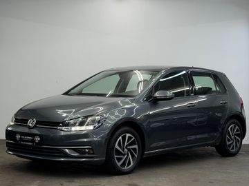Volkswagen Golf - 1