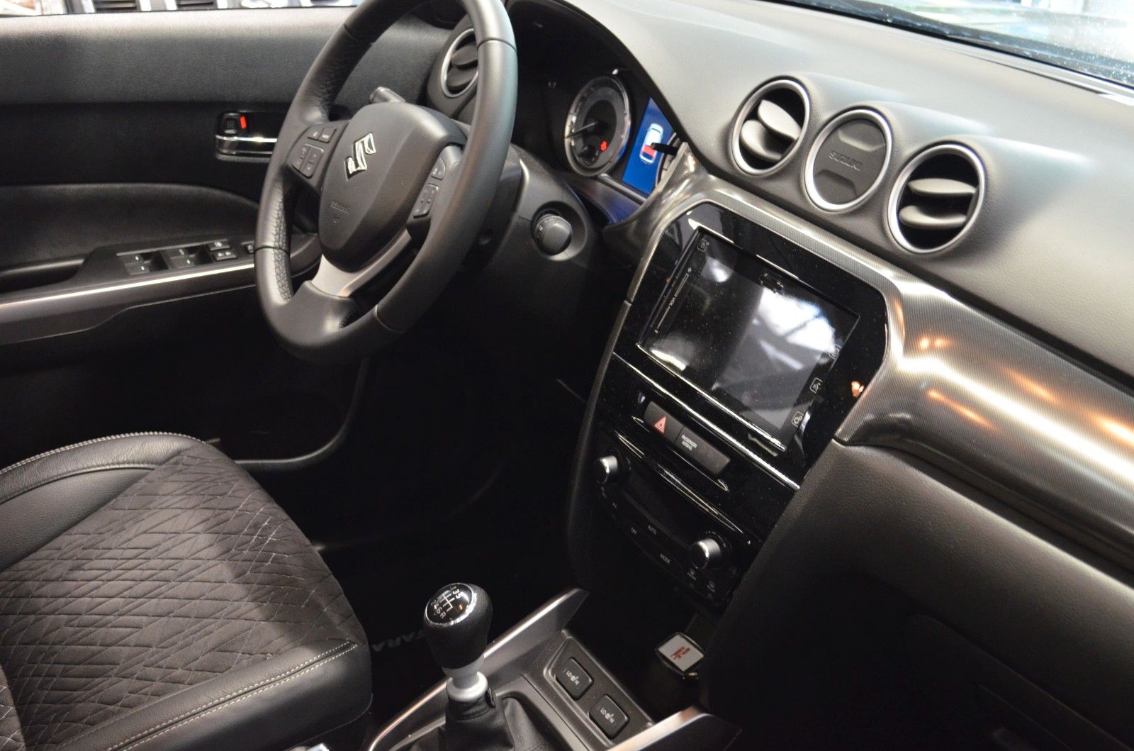 Fahrzeugabbildung Suzuki Vitara 1.4 BOOSTERJET Hybrid Comfort+ Allgrip