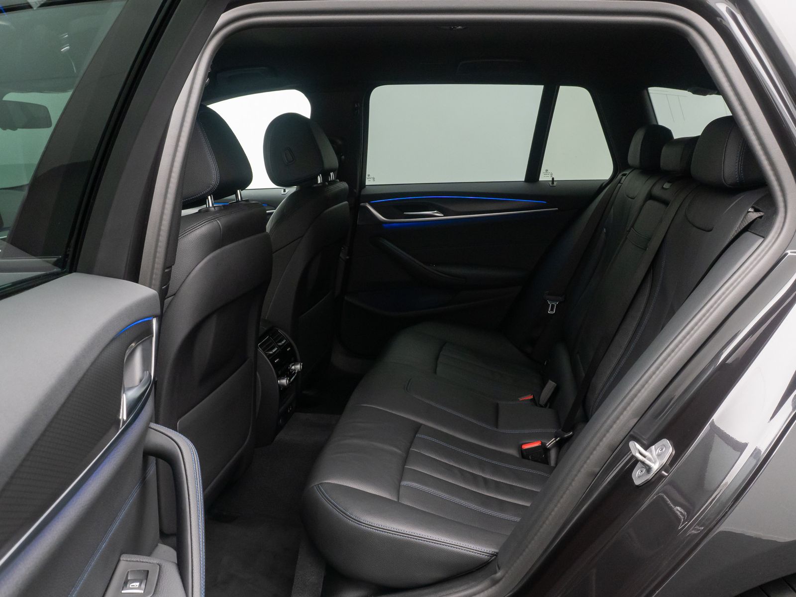 Fahrzeugabbildung BMW 520d M Sport Kamera DAB HUD 4xKlima HiFi 19Zoll