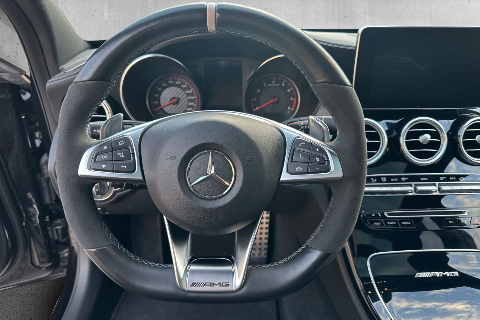 Fahrzeugabbildung Mercedes-Benz C63 S AMG T*Perf-AGA &-Sitze*AHK*Pano*Ambient