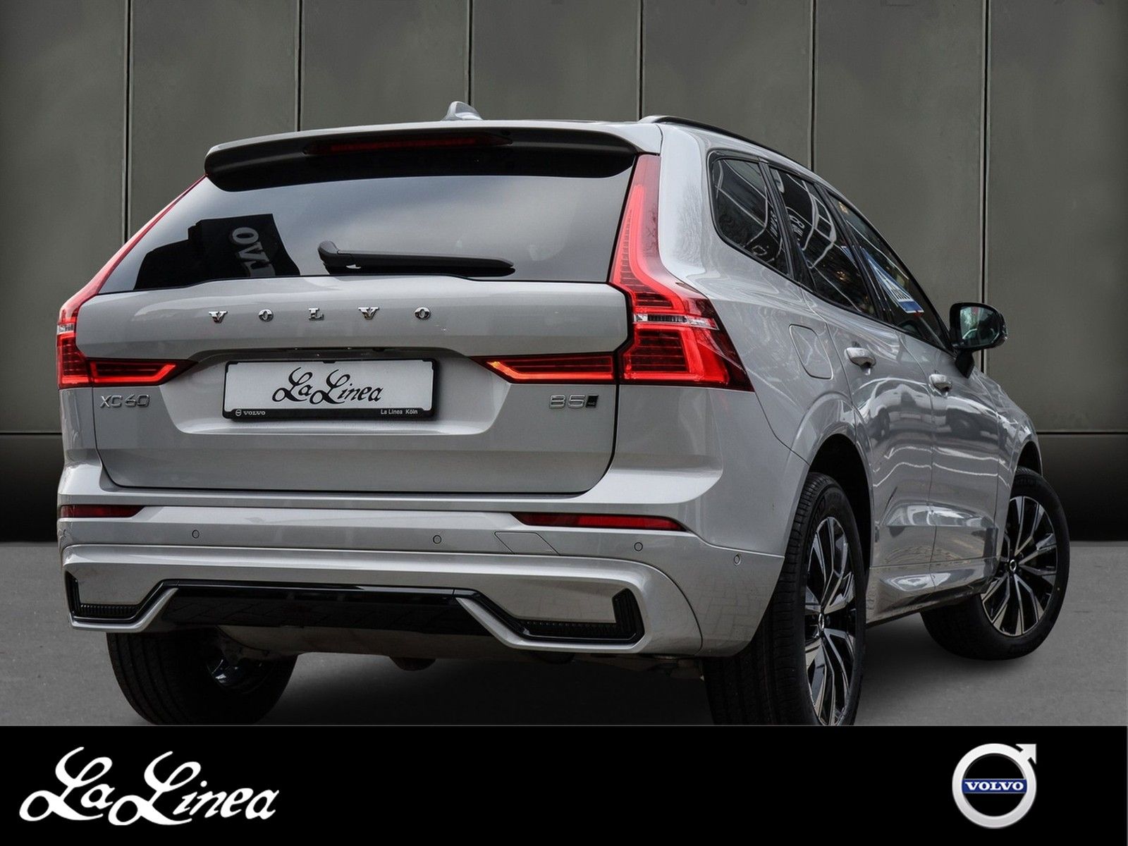Volvo XC60 B5 (B) AWD Plus Dark NP:68.560,-//PANO//360 imagem 2