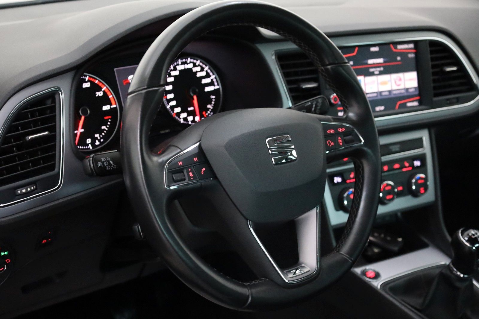 Fahrzeugabbildung SEAT Leon Xcellence T.Leder,SH,PDC,Allwetterreifen