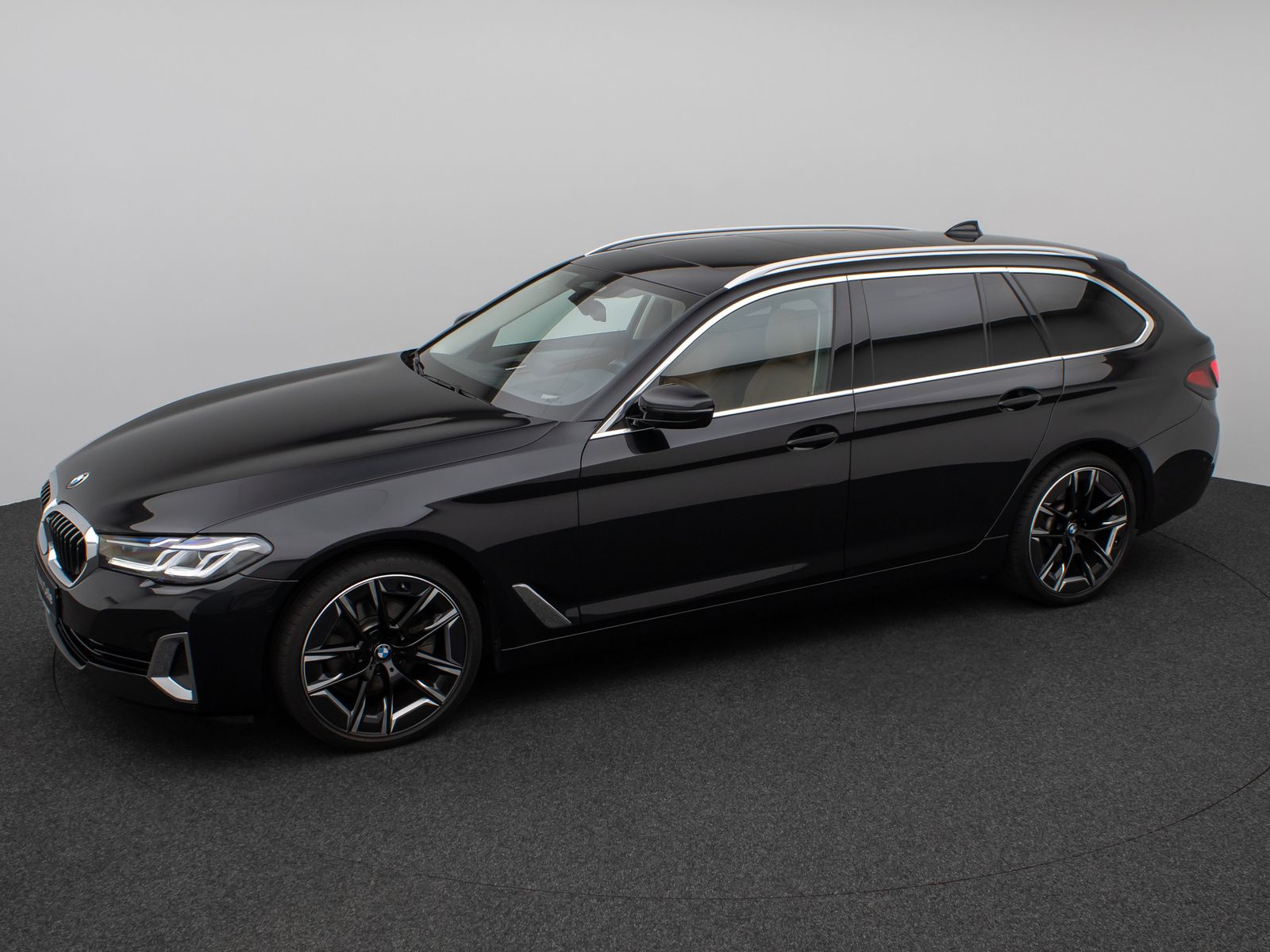 Fahrzeugabbildung BMW 520d xD LuxuryLine Panorama Laser TV HUD DAB H/K