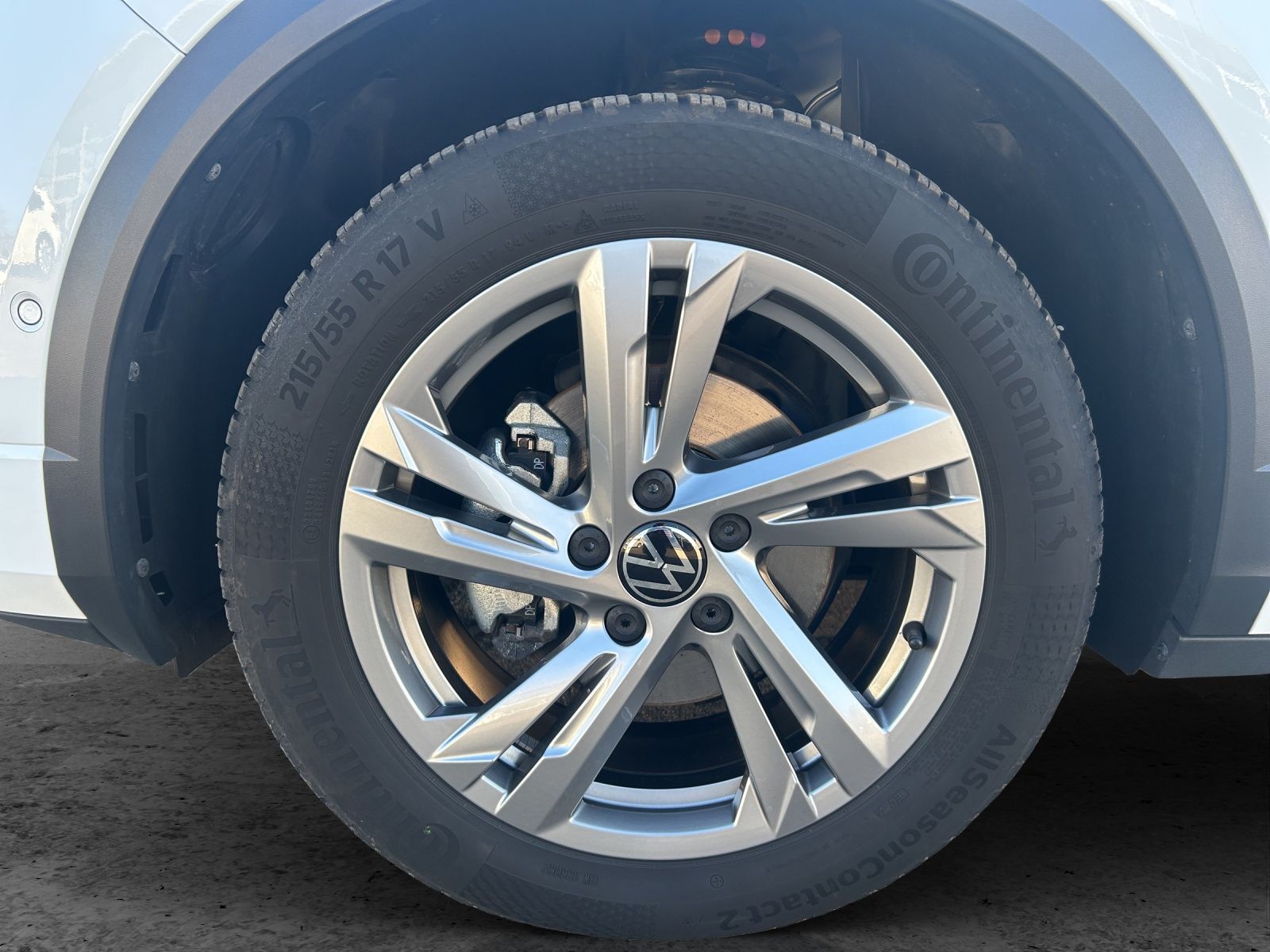 Fahrzeugabbildung Volkswagen T-Roc R-Line TSI IQ.Light ACC SH RearView AppCon