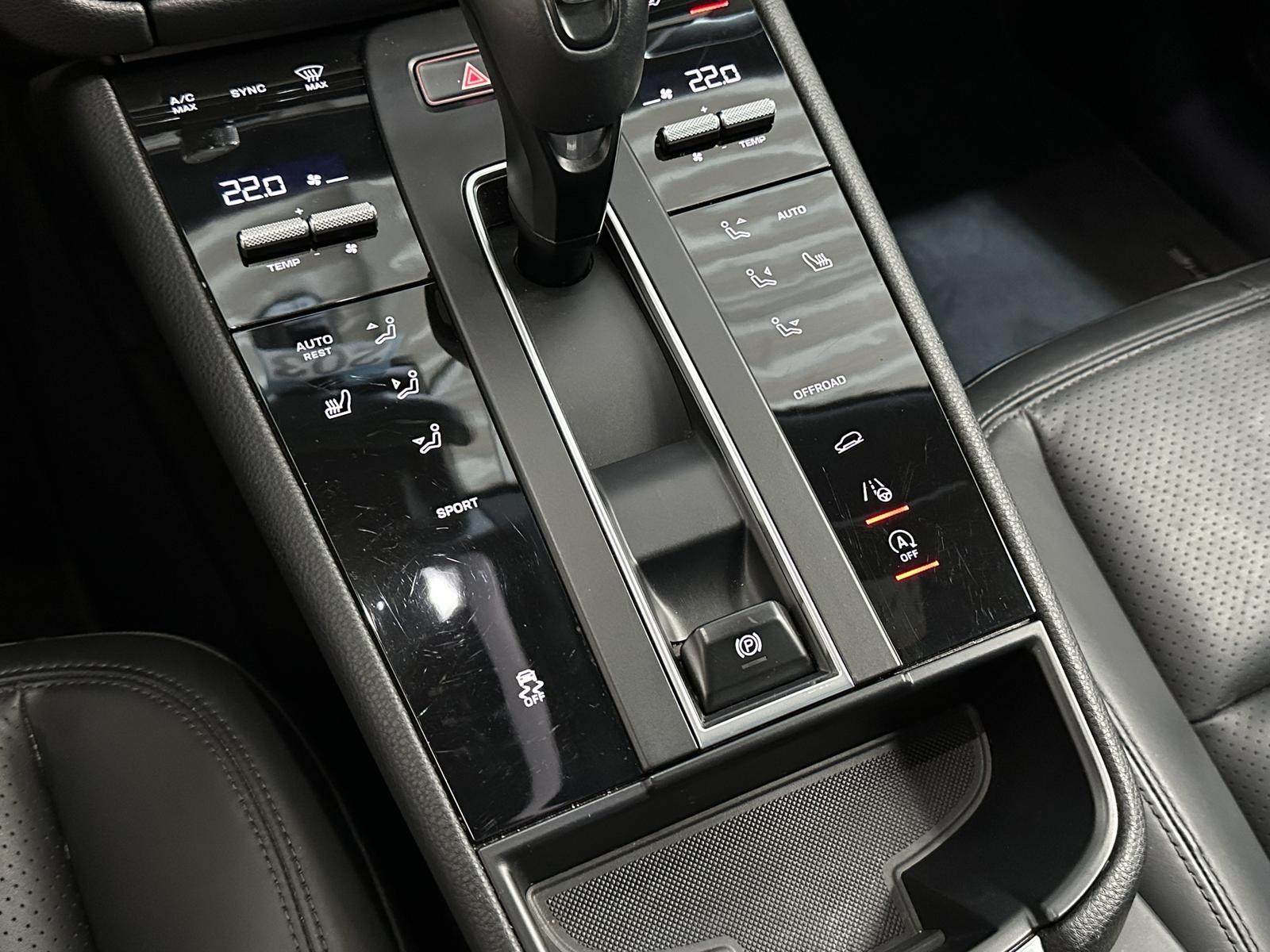 Porsche Macan 2.0 Turbo*PDK*Allrad*LED-PDLS*PCM*Navi