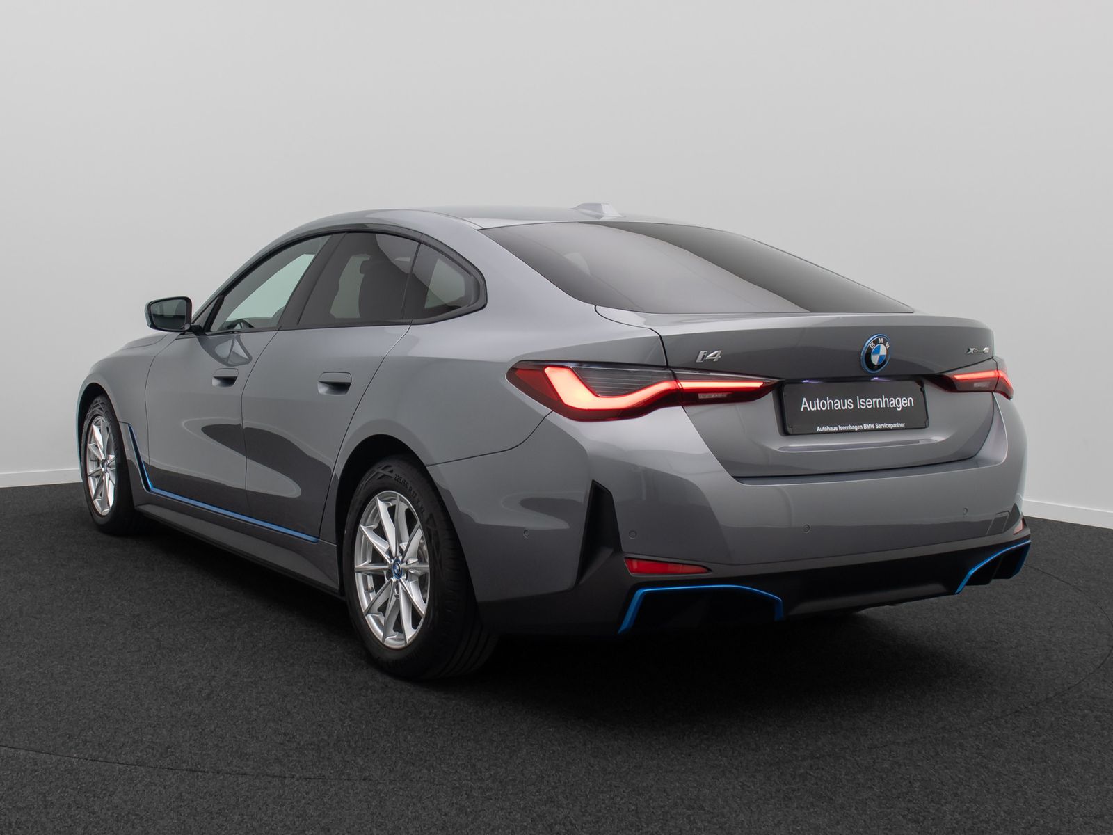 Fahrzeugabbildung BMW i4 eD40 GC Glasdach HiFi 360&deg; Alarm HUD AHK DAB