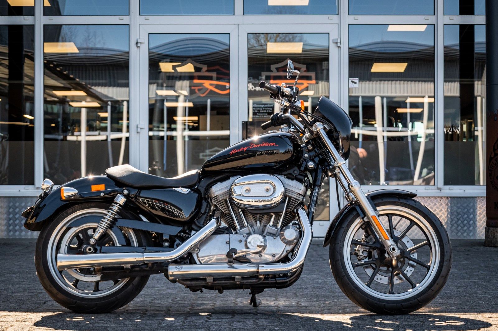 Fahrzeugabbildung Harley-Davidson XL883L SUPERLOW SPORTSTER - A2 TAUGLICH - FALCON