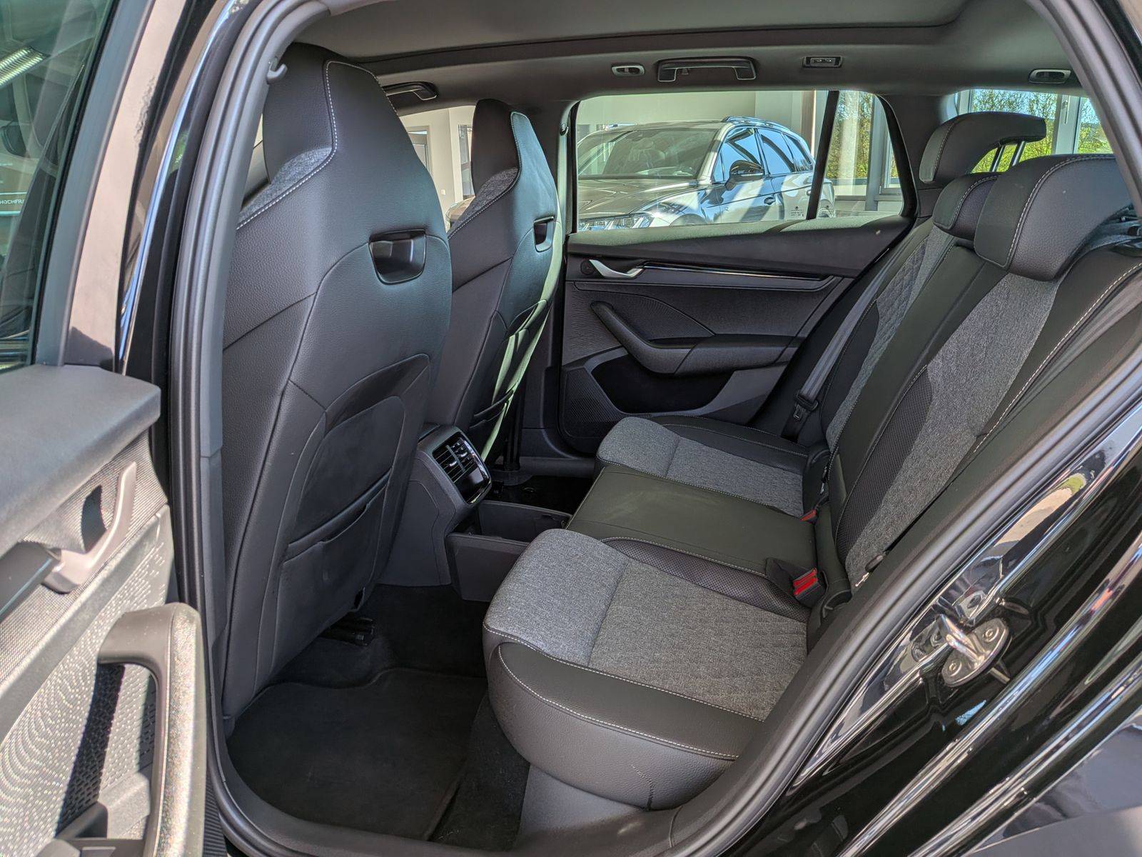 Fahrzeugabbildung SKODA Octavia 1.5 TSI Sportline Pano Matrix AHK 5J-Gar