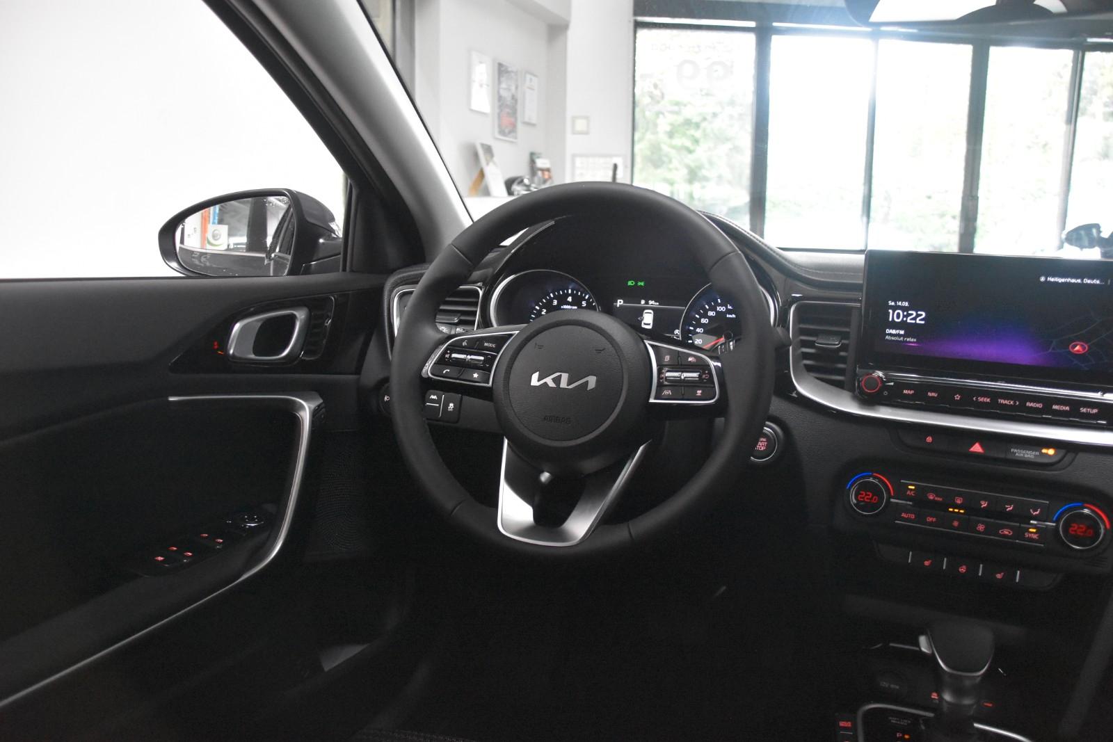 Kia Ceed SW Ultimate Edition DCT Navi Kamera SCC