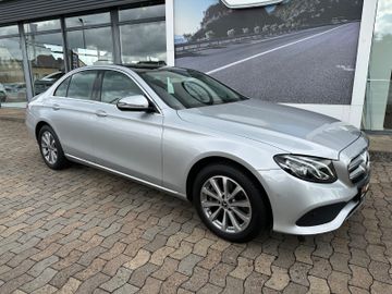 Fahrzeugabbildung Mercedes-Benz E 250 Limousine Avantgarde Pano